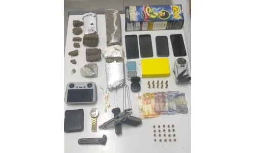 
					Trio suspeito de tráfico de drogas é preso na Bahia após denúncias
				
				