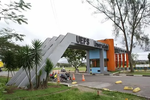 
					Uefs anuncia concurso público para professor com salários de R$ 4 mil
				
				