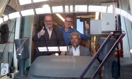 
					VLT apresenta trens; testes começam no início de 2026
				
				