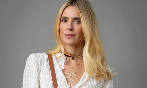 
					Carolina Dieckmmann explica mudança na grafia do nome
				
				
