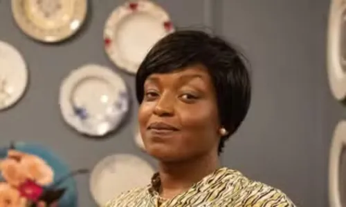 
					'Vale Tudo': Consuêlo celebra tragédia entre André e Aldeíde
				
				