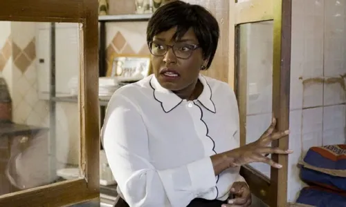 
					Vale Tudo: Consuêlo suspeita de personagem inusitado em morte de Odete
				
				