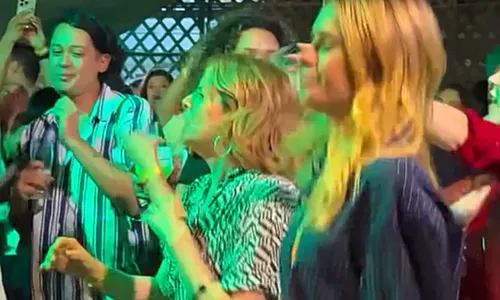 
					Vale Tudo: Debora Bloch rouba a cena em festa de despedida da novela
				
				