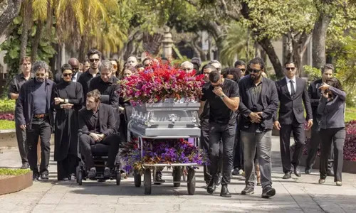 
					Vale Tudo: Globo deixa pistas de quem matou Odete em cena do enterro
				
				