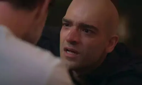 
					'Vale Tudo': Leonardo desmaia e desespera Afonso antes de transplante
				
				