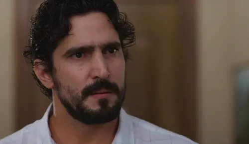
				
					'Vale Tudo': personagem é desmascarado após atitude de Ivan
				
				