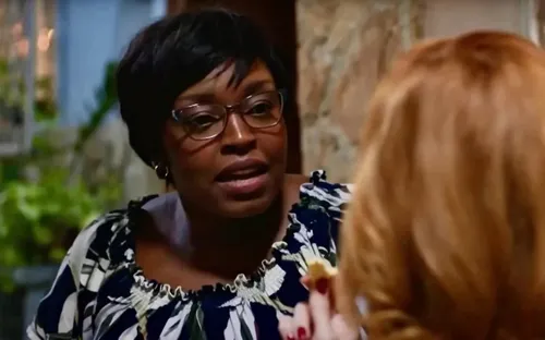 
					Vale Tudo: Odete deixa informações nas mãos de Consuêlo antes de morte
				
				