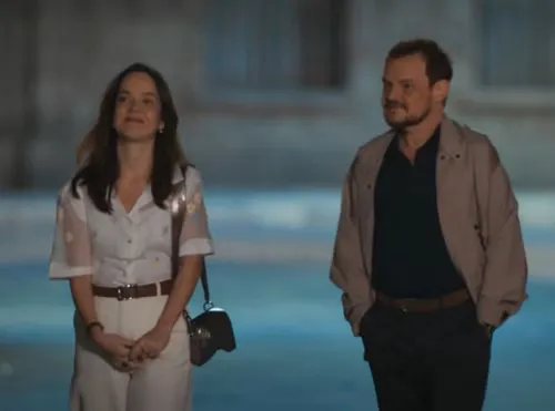 
					'Vale Tudo': Poliana surpreende e assume namoro; veja com quem
				
				