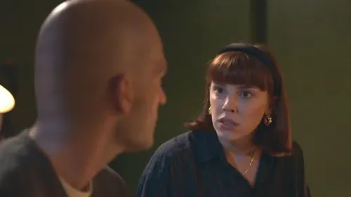 
					'Vale Tudo': Solange decide terminar namoro com Afonso
				
				