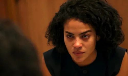   					'Vale Tudo': Fátima atinge o fundo do poço e humilha Raquel em público  				  				