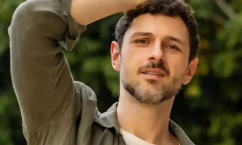 
					'Vale Tudo': filho de Odete confunde cuidadora sobre seu real estado
				
				