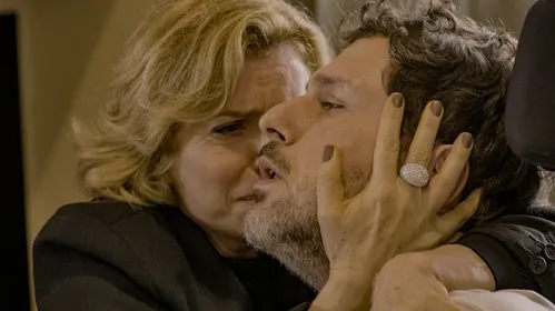 
					'Vale Tudo': Leonardo sofre reviravolta e revela segredo de Odete
				
				