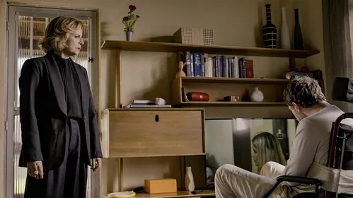 
					Vale Tudo: lado oculto de Odete é escancarado em encontro com o filho
				
				