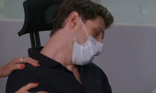 
					'Vale Tudo': veja o que acontece com Leonardo após desmaio repentino
				
				