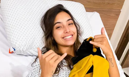 
					Vanessa Lopes expõe vício e desabafa após 4 cirurgias: 'Paguei preço'
				
				