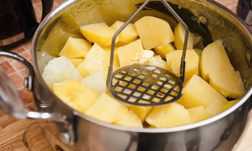 
					Veja como fazer o purê de batata perfeito do MasterChef Brasil
				
				