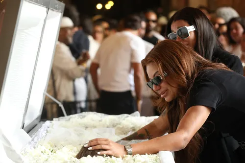 
					Velório de Preta Gil: amigos e familiares se despedem da cantora; veja
				
				