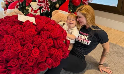 
					Vini Jr surpreende Virginia com presente gigante: 'Amada em voz alta'
				
				