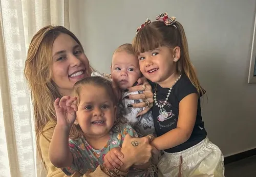
					Virginia ignora polêmica com Zé Felipe e viaja para destino de luxo
				
				
