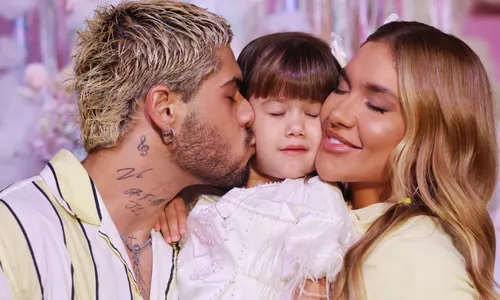 
				
					Bolo gigante e 60 mil balões: os luxos da festa da filha de Virginia
				
				