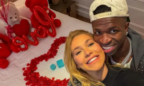 
					Virginia surge aos beijos com Vini Jr e mostra surpresa: 'Namoro'
				
				