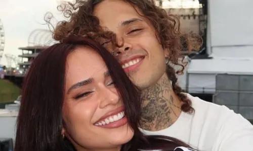 
					Vitão explica motivo de manter namoro com baiana longe dos holofotes
				
				