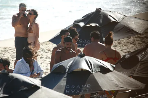 
					Wanessa Camargo e elenco do 'Dança dos Famosos' curtem dia de praia
				
				