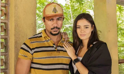 
					Três Graças: Xamã revela reação com cenas quentes de Sophie Charlotte
				
				