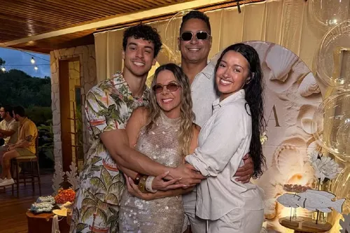 
					Xanddy rasga elogios ao filho musculoso e admite: 'Fujo pela tangente'
				
				