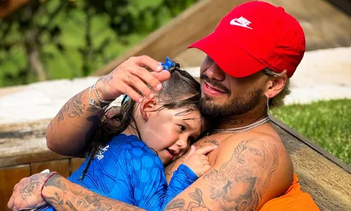 
				
					Zé Felipe curte momento com os filhos e manda recado na web
				
				