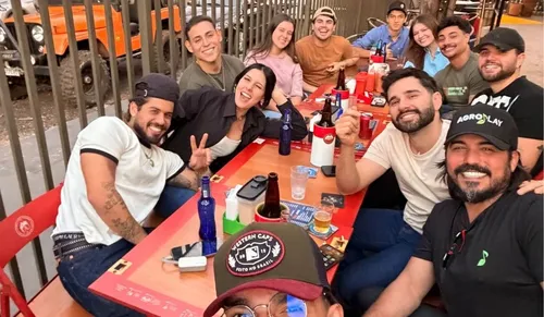   					Zé Felipe curte noitada com Ana Castela e amigos: 'O melhor'  				  				