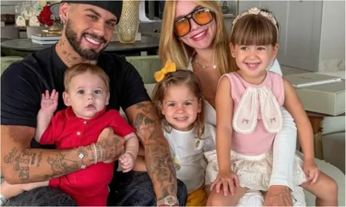 
					Virginia se declara para filhas após ser processada por Zé Felipe
				
				