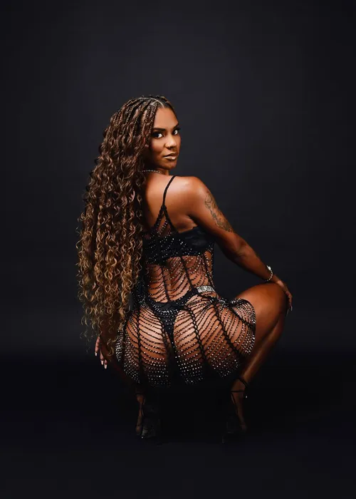 
					A Fazenda 2025: quem é Kathy Maravilha, ex-De Férias com o Ex
				
				