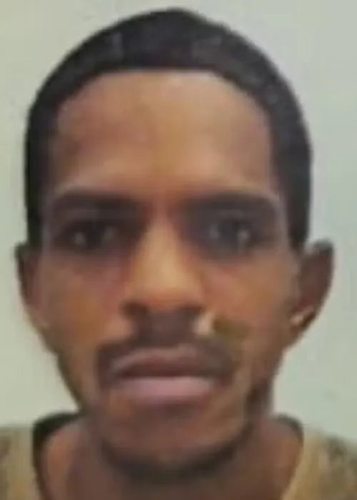 
					Ajudante de pedreiro é morto com 18 tiros na frente do filho de 4 anos
				
				