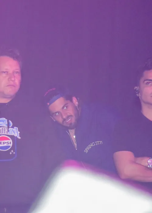 
					Ana Castela é derrubada em show e Zé Felipe acompanha dos bastidores
				
				