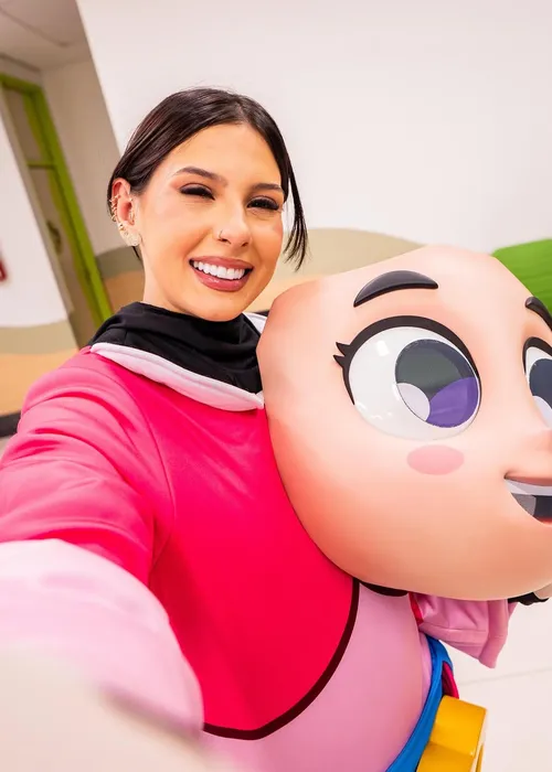 
					Ana Castela faz visita surpresa a crianças com câncer em Hospital
				
				