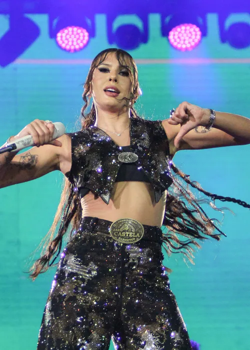 
					Ana Castela se disfarça para chegar ao palco na arena de Barretos
				
				