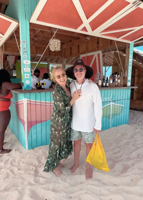 
					Angélica e Luciano Huck curtem resort com diárias de valor astronômico
				
				