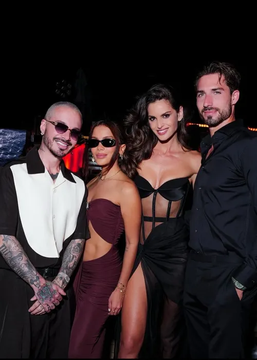 
				
					Anitta surge em clima íntimo com namorado em novas fotos; veja
				
				