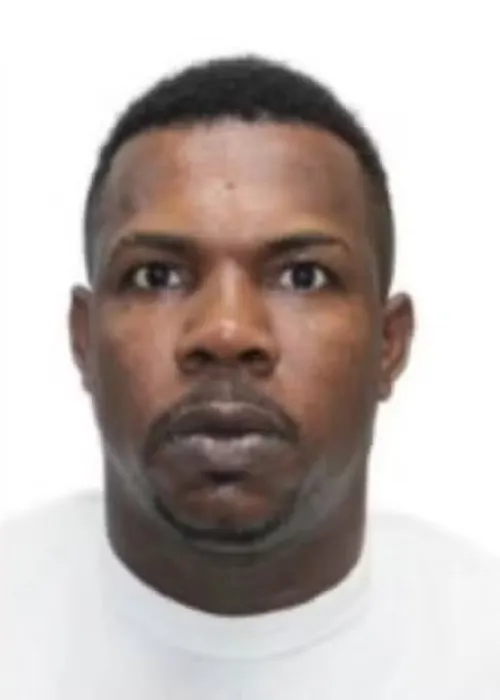 
					Ao menos 16 baianos são presos em operação no RJ; morto é identificado
				
				