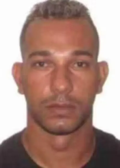 
					Ao menos 16 baianos são presos em operação no RJ; morto é identificado
				
				