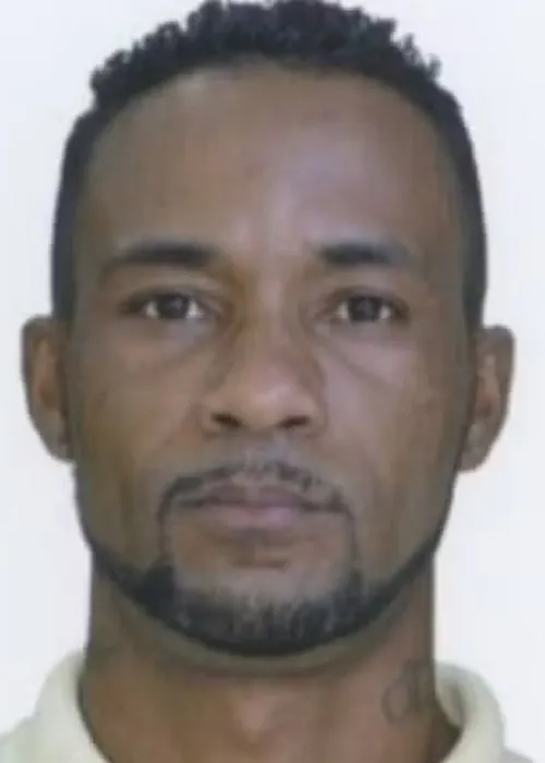 
					Ao menos 16 baianos são presos em operação no RJ; morto é identificado
				
				