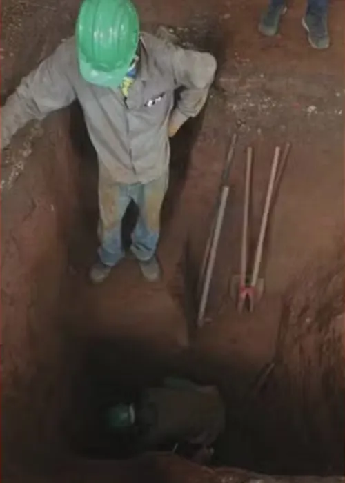 
				
					Arqueólogos encontram ossadas no cemitério de escravizados em Salvador
				
				
