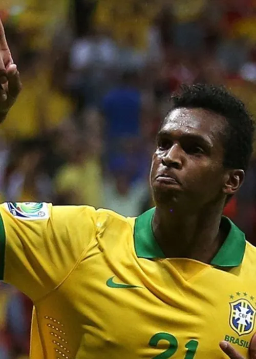 
					Atacante Jô, ex-Corinthians, é preso por falta de pagamento de pensão
				
				