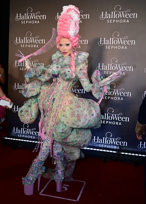 
					Baile de Halloween em SP: veja os looks dos famosos
				
				