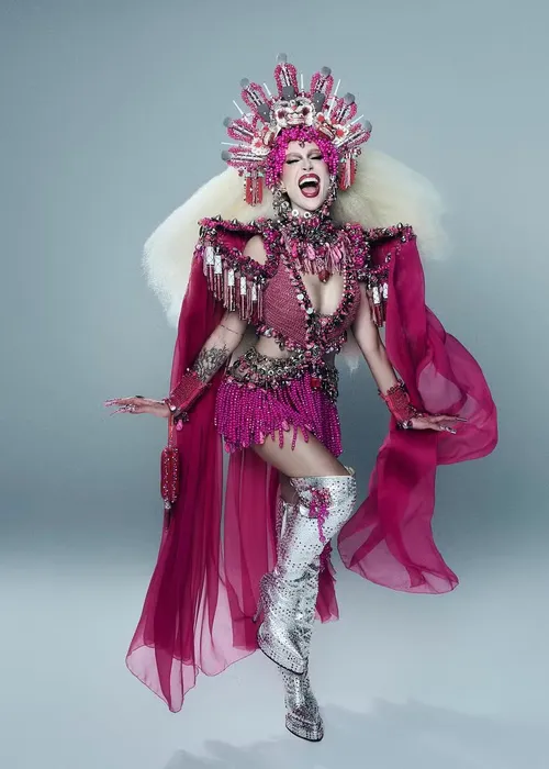 
					Baile de Halloween em SP: veja os looks dos famosos
				
				