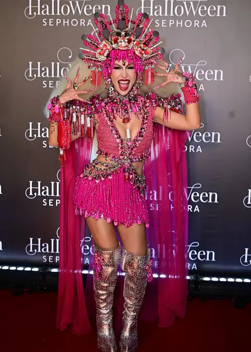 
					Baile de Halloween em SP: veja os looks dos famosos
				
				