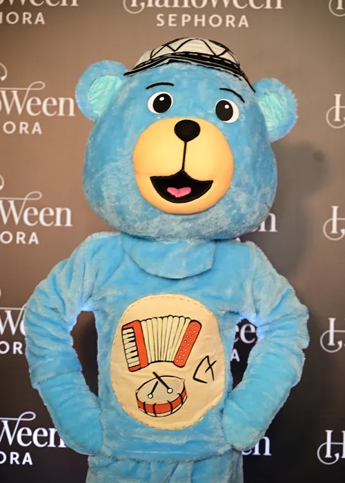 
					Baile de Halloween em SP: veja os looks dos famosos
				
				