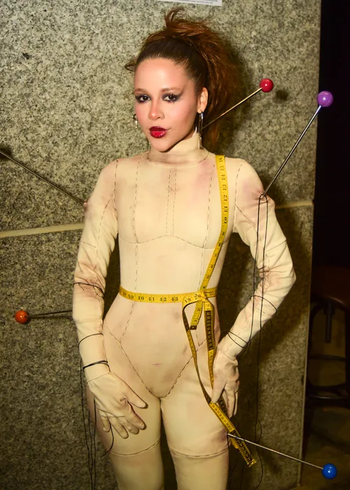 
					Baile de Halloween em SP: veja os looks dos famosos
				
				