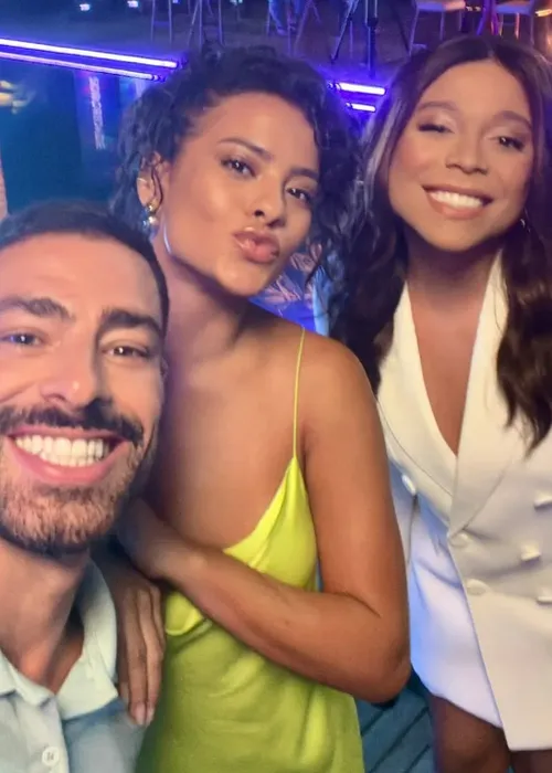   					Bella Campos passa por harmonização no bumbum e mostra foto  				  				